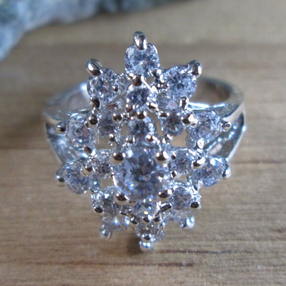 Starlike Cubic Zirconia Cocktail Ring - Picture 5 of 9